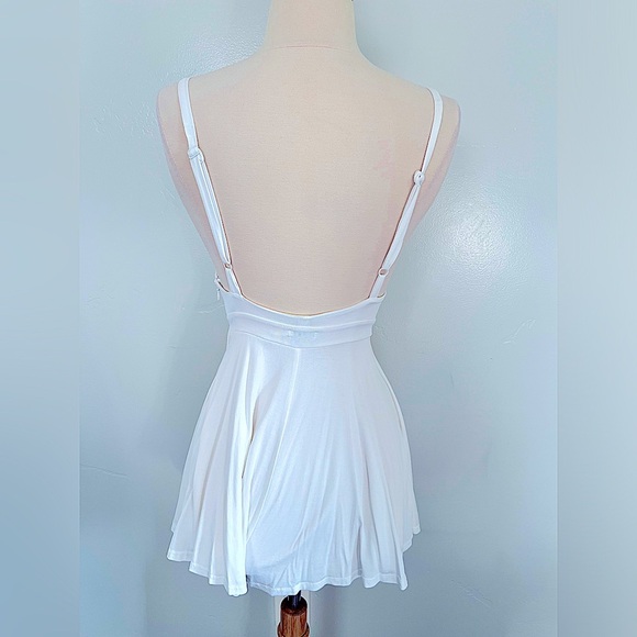 Urban Outfitters Kimchi Blue White Veruca Skirted Wrap Romper XS - Picture 8 of 12